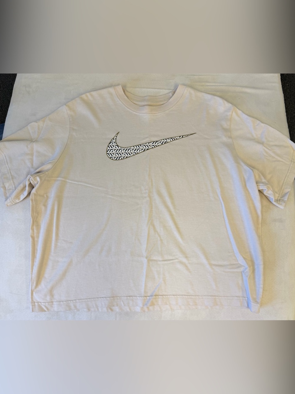 Nike Beige Gold Graphic Swoosh Tee Women’s Large